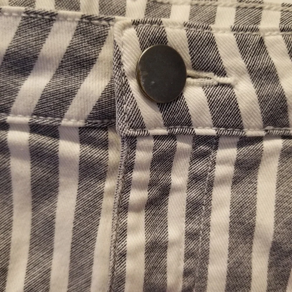 H&M‎ White & Blue High Waisted Striped Shorts Size 4
